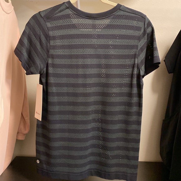 Lululemon Breeze Stripe Short Sleeve Shirt - Picture 2 of 3